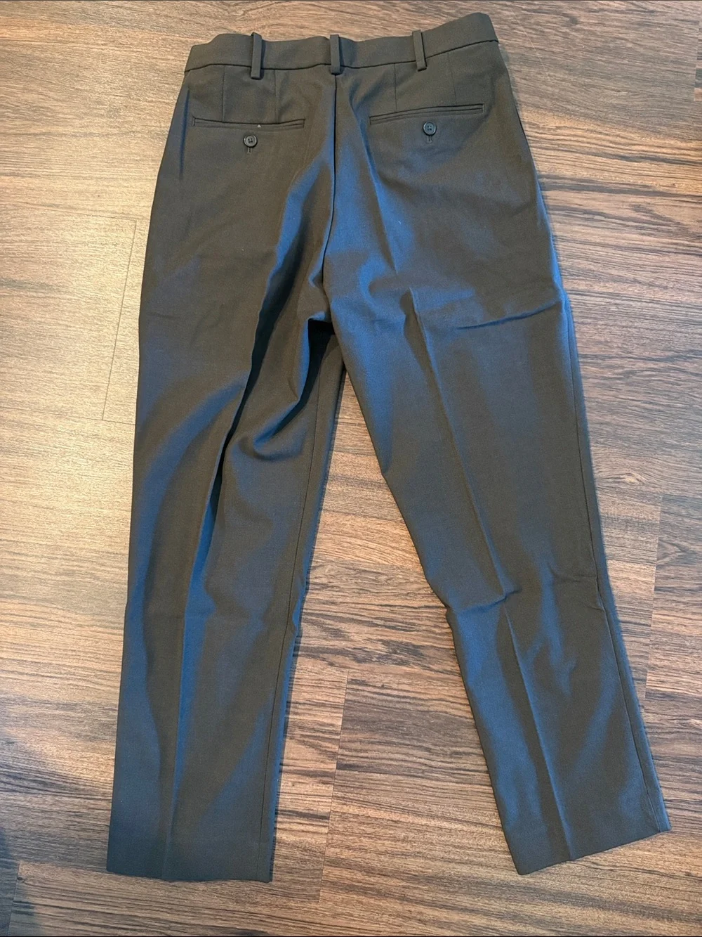 NWT Mens Uniqlo Dark Brown Smart Ankle Pants. Size Medium. Waist 30-33 inch.